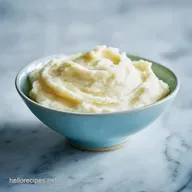 Creamy Crockpot Mashed Potatoes with Cream Cheese