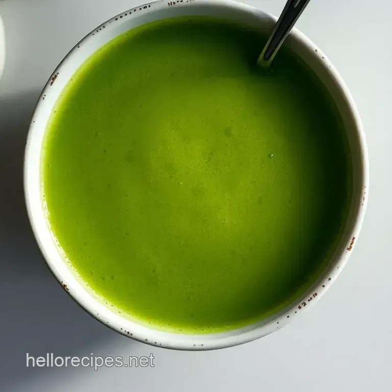 The Perfect Homemade Matcha Latte: Creamy Dreamy and Green! presentation