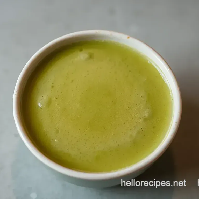 The Perfect Homemade Matcha Latte: Creamy Dreamy and Green!